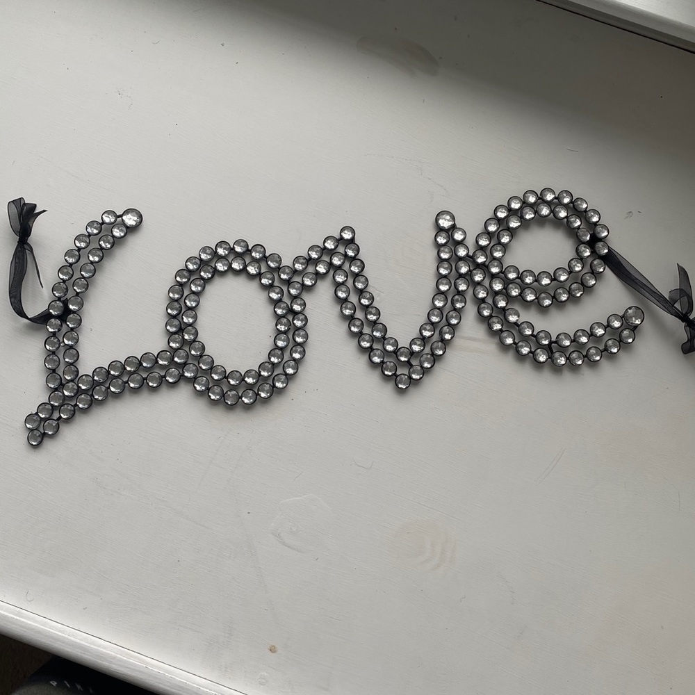 Love sign to hang on wall